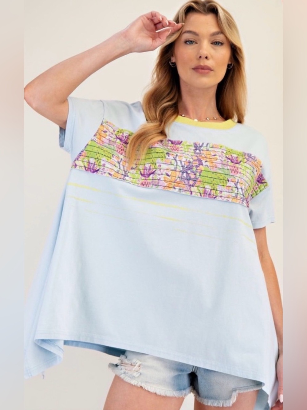 Easel Light Blue Floral Smocked Panel Short Sleeve Tunic Tee Top size Medium